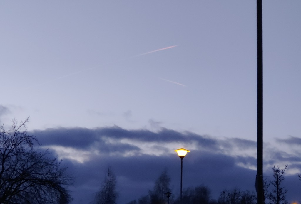 samolot-niebo-fiolet-moimi-oczami-enfp-2
